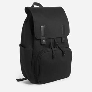 Everlane Modern Snap Backpack in Black